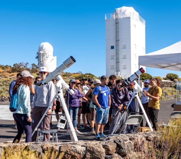 Observación Solar frente al telescopio GREGOR
