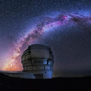 Vía Láctea sobre el Gran Telescopio Canarias