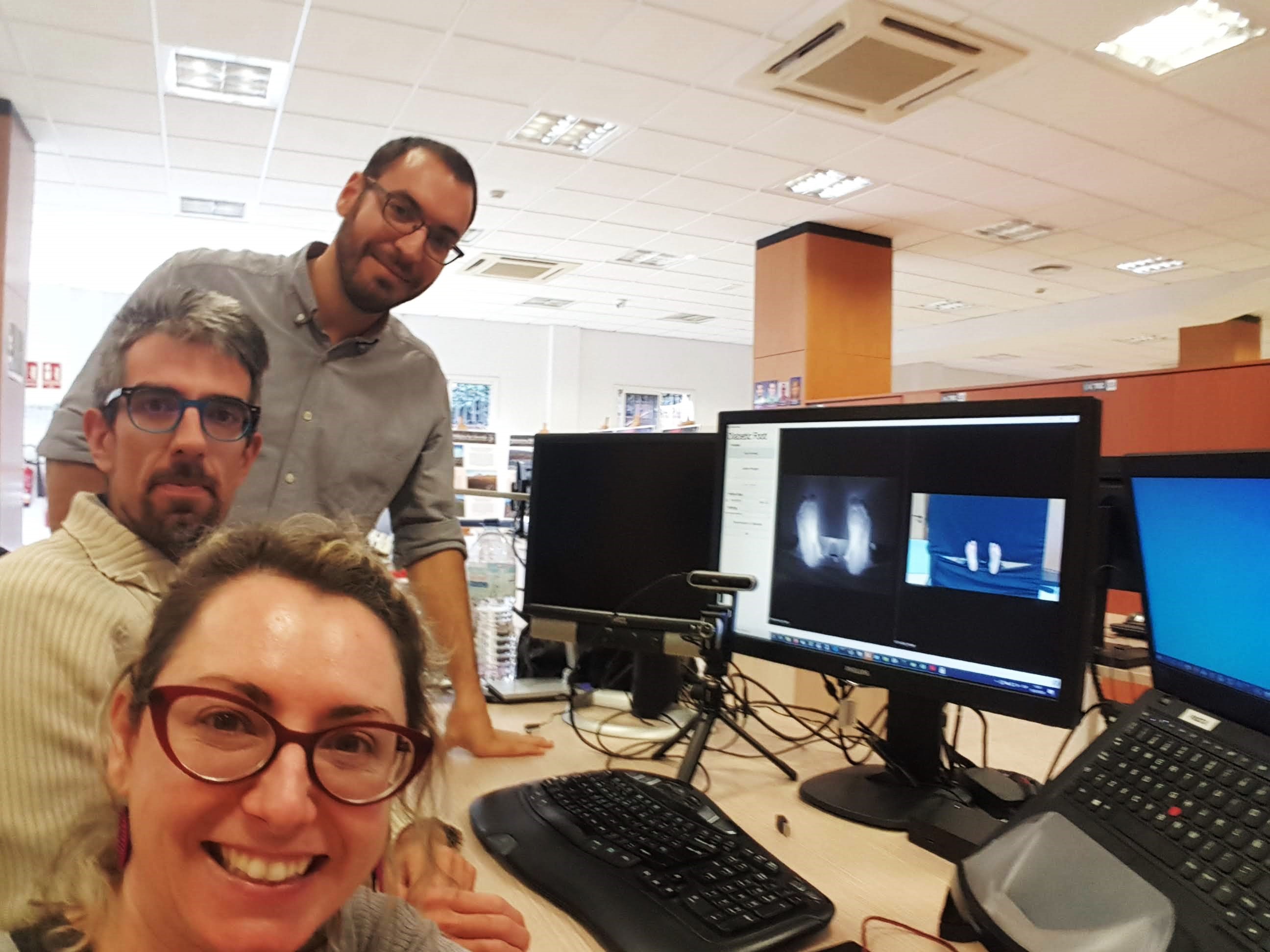 Ignacio Sidrach-Cardona, Carlos Luque y Sara González, ingenieros de IACTEC, durante el desarrollo de la aplicación de software de PINRELL en las instalaciones de IACTEC (enero 2020). Crédito: Sara González