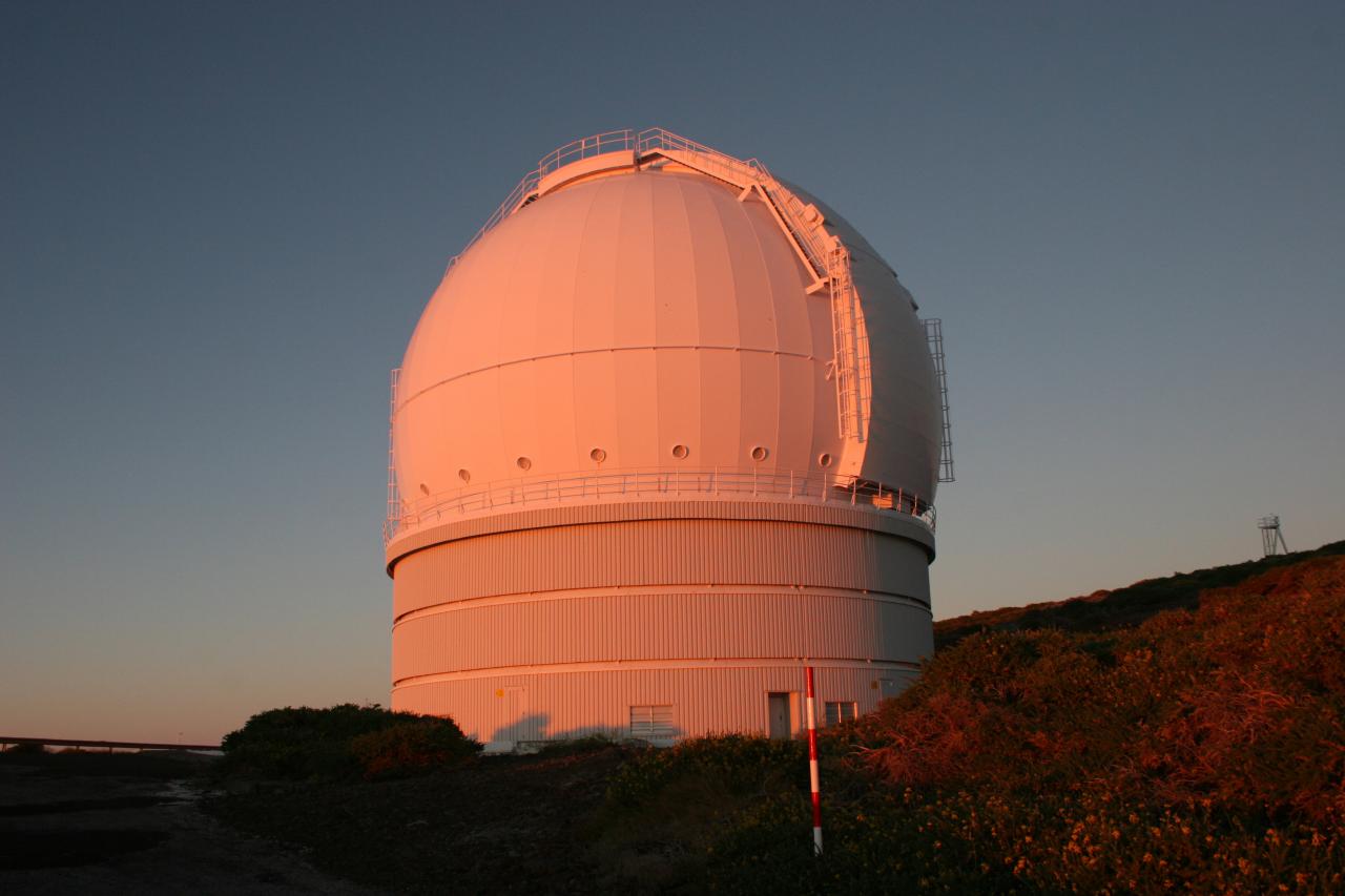 The William Herschel Telescope at twilight