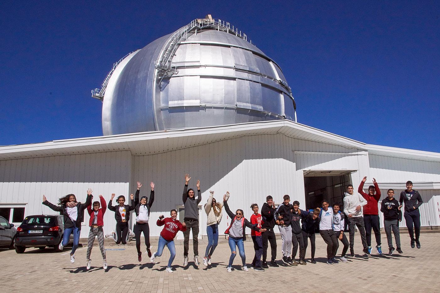Alumnado de 4º de la ESO del Colegio Santo Domingo de Guzmán durante la visita al Gran Telescopio Canarias (GTC) del programa "Nuestros Alumnos y el ORM"