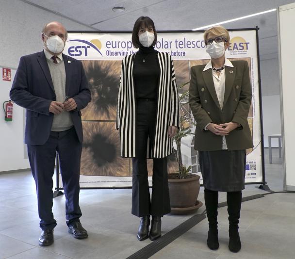Rafael Rebolo, Diana Morant y Elena Máñez frente al póster del EST
