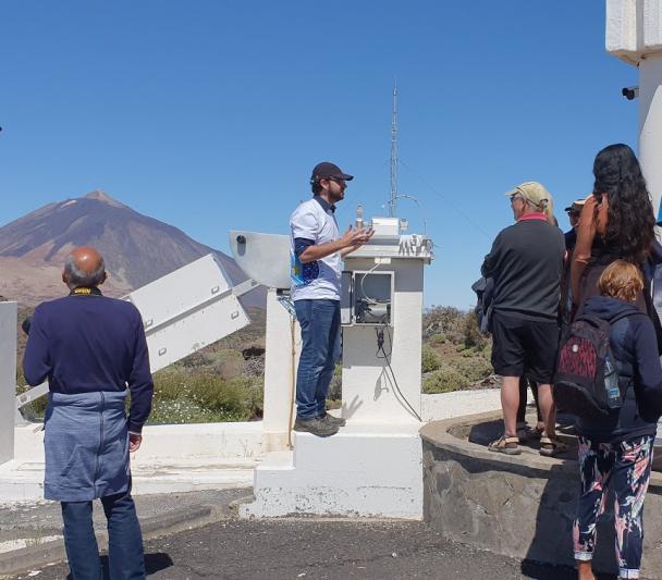 Paul Beck (IAC) durante las Jornadas de Puertas Abiertas 2019 en el Observatorio del Teide. Crédito: IAC. 