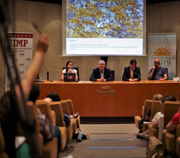 Questions after the round table of the course "Get closer to the Cosmos" 2019 of the UIMP