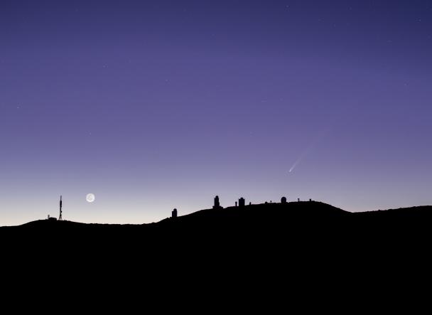 Cometa C/2023 A3 el 1 de octubre de 2024 sobre el Observatorio del Teide