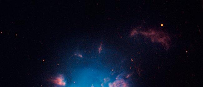 Dos estrellas que casi se tocan dentro de una nebulosa planetaria