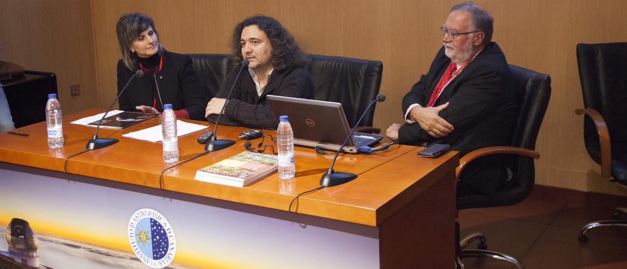 Mesa de presentación compuesta, de izquierda a derecha, por Isabel León Pérez, José Alfonso López Aguerri y Günter Koch