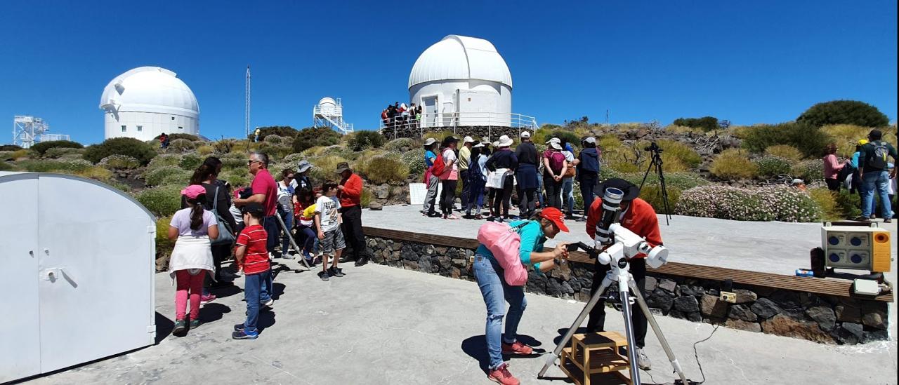 Solar observation during the Open Days 2019 at the Teide Observatory. Credit: IAC. 