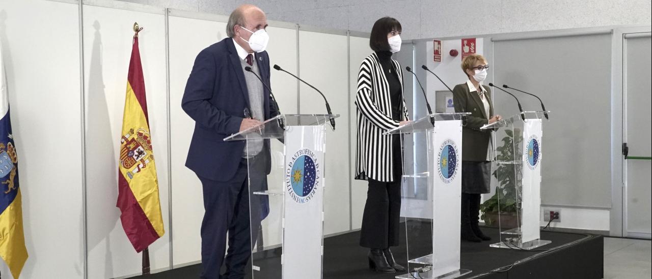 Rafael Rebolo, Diana Morant and Elena Máñez at the press conference after the IAC 2021 Governing Council.