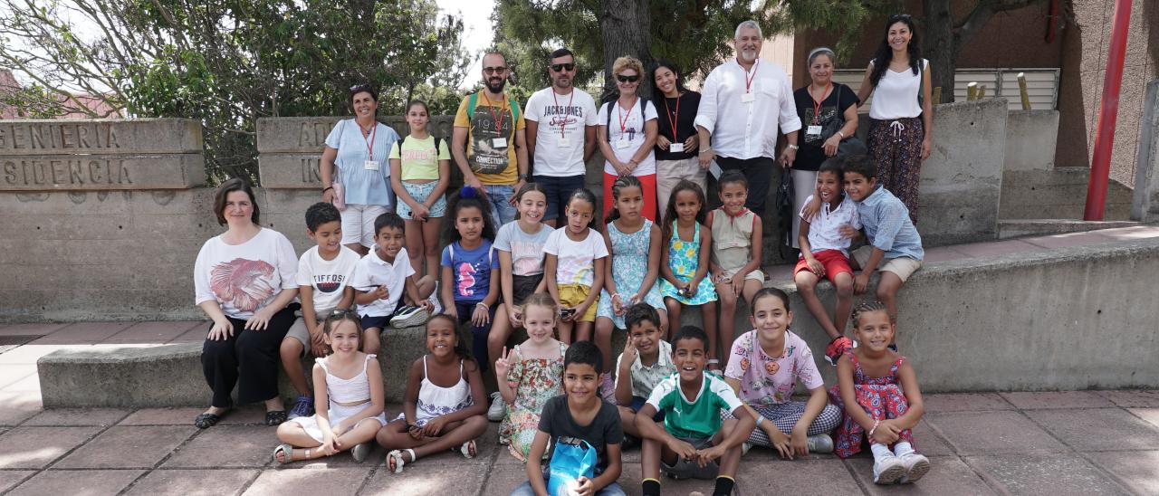 Sahrawi children from the "Vacaciones en Paz" 2023 edition and their host families in Tenerife at IAC headquarters