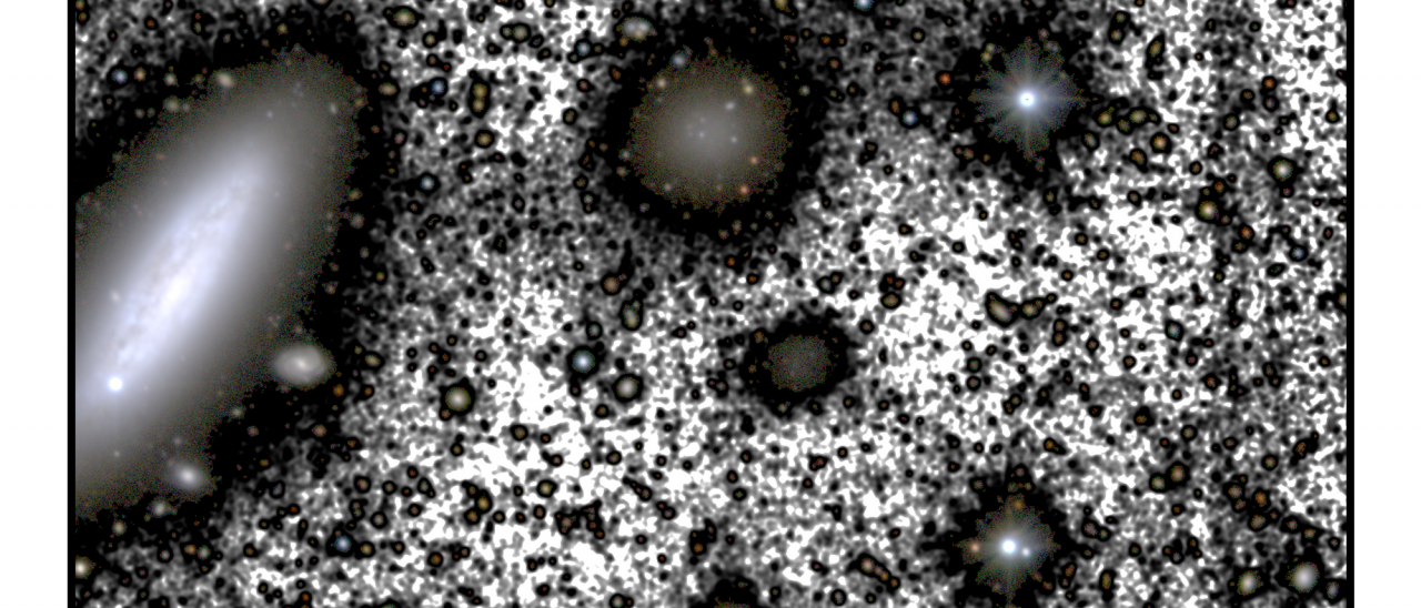This image presents the region around the galaxy NGC 1052-DF4, taken by the IAC80 telescope at the Teide Observatory in Tenerife. The figure highlights the main galaxies in the field-of-view, including NGC 1052-DF4 (center of the image), and its neighbor NGC 1035 (center left).