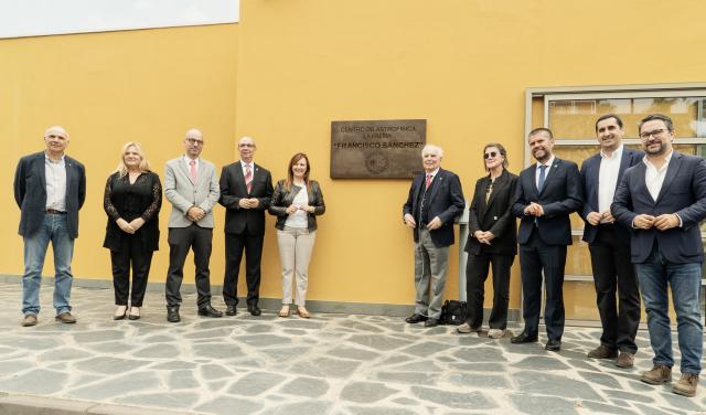 Unveiling of the plaque of the Francisco Sánchez Astrophysics Centre on La Palma,