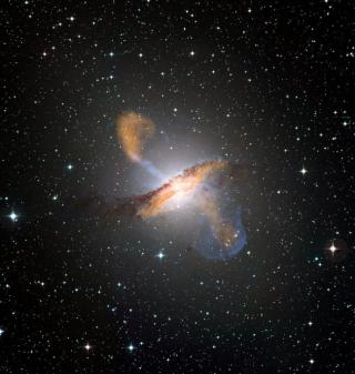 Composition of images of Centaurus A in the optical range (ESO/WFI) and X-rays (NASA/CXC/CfA). Centaurus A is a massive galaxy (similar to those analysed in this study) which is in the process of merging with a neighbouring spiral. At its centre is a supe