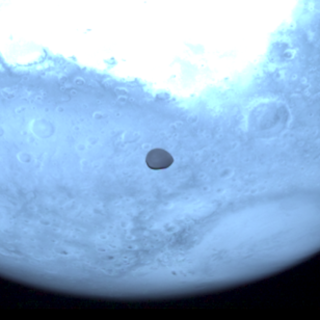 Imagen de Deimos con Marte detrás, obtenidas por el instrumento HyperScout-H de la misión Hera