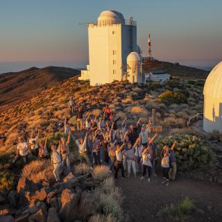 Attendees of the "Acércate al Cosmos" 2022 course at sunset with the solar towers