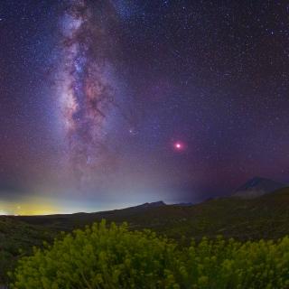 Eclipse de Luna y Vía Láctea sobre el PN del Teide
