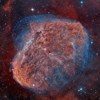 Image of the Crescent Nebula (NGC 6888), a ring nebula associated with a galactic Wolf-Rayet star, in which significant temperature variations have been observed in the gas it contains. Credit: Daniel López / IAC