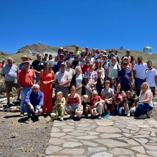 Vecinos y vecinas de Garafía junto al personal del Observatorio del Roque de los Muchachos durante las Jornadas de Puertas Abiertas