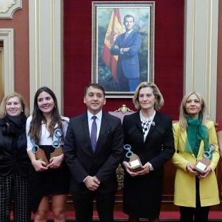Las homenajeadas junto al alcalde y las concejalas tras el acto. Crédito: Ayuntamiento de Santa Cruz de Tenerife Las homenajeadas junto al alcalde y las concejalas tras el acto. Crédito: Ayuntamiento de Santa Cruz de Tenerife