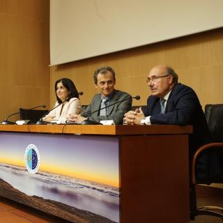 Rueda de prensa tras la reunión del Consejo Rector. De izq. a dcha.: Carolina Darias, Pedro Duque y Rafael Rebolo.