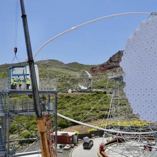 Momento de la instalación de la cámara del LST-4 en el Observatorio del Roque de los Muchachos Momento de la instalación de la cámara del LST-4 en el Observatorio del Roque de los Muchachos